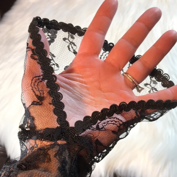 ✨HP✨Vintage Leather & Lace Top Gorgeous Cuffs! - Picture 2 of 16